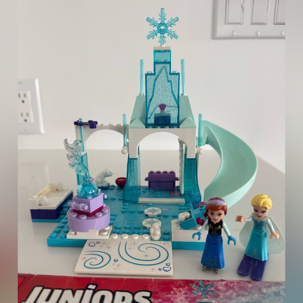 LEGO JUNIORS - 2 sets - Disney Elsa’s Frozen Playground and Belle’s Story Time - Picture 2 of 7